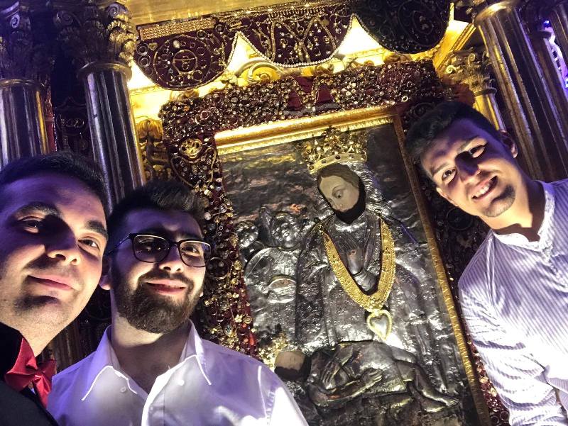 Tradizioni Religione Chiesa Giovani