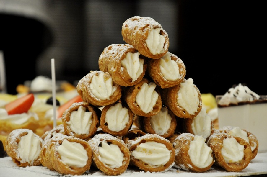 Cannoli Con Ricotta