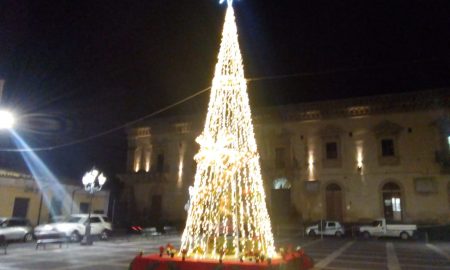 Albero Natale Piazza Garibaldi 2021