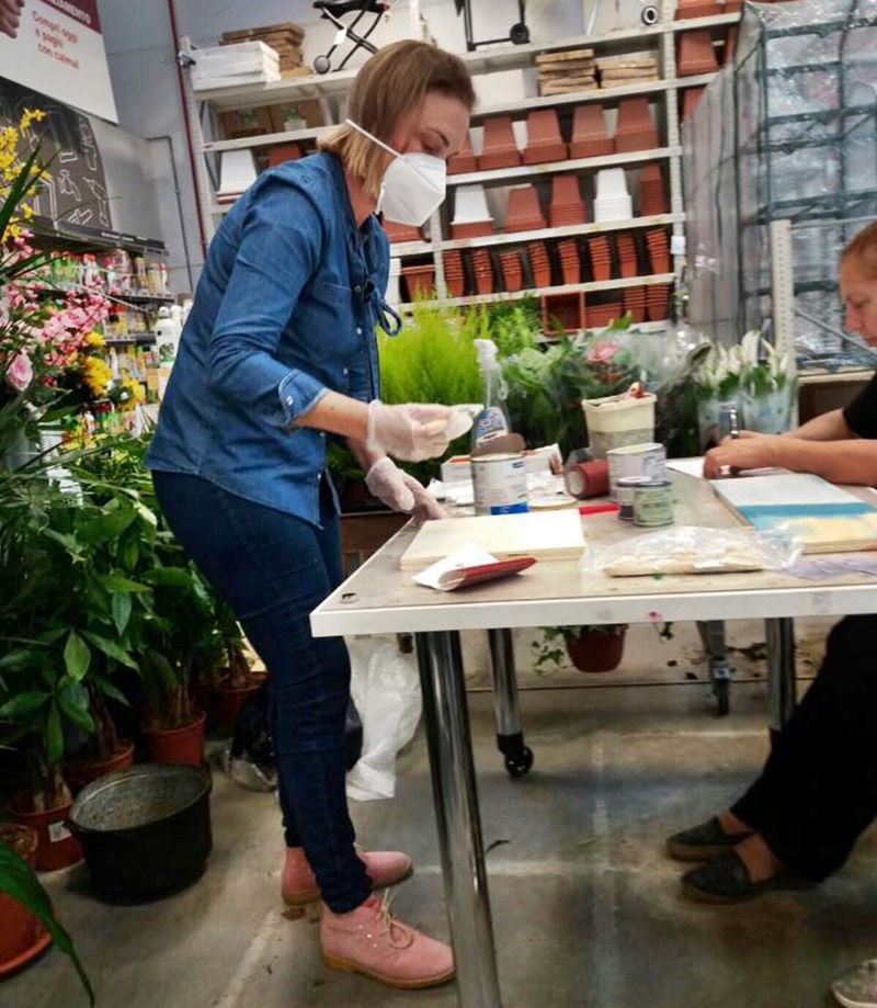 Laura Donfrancesco - La Restauratrice al lavoro