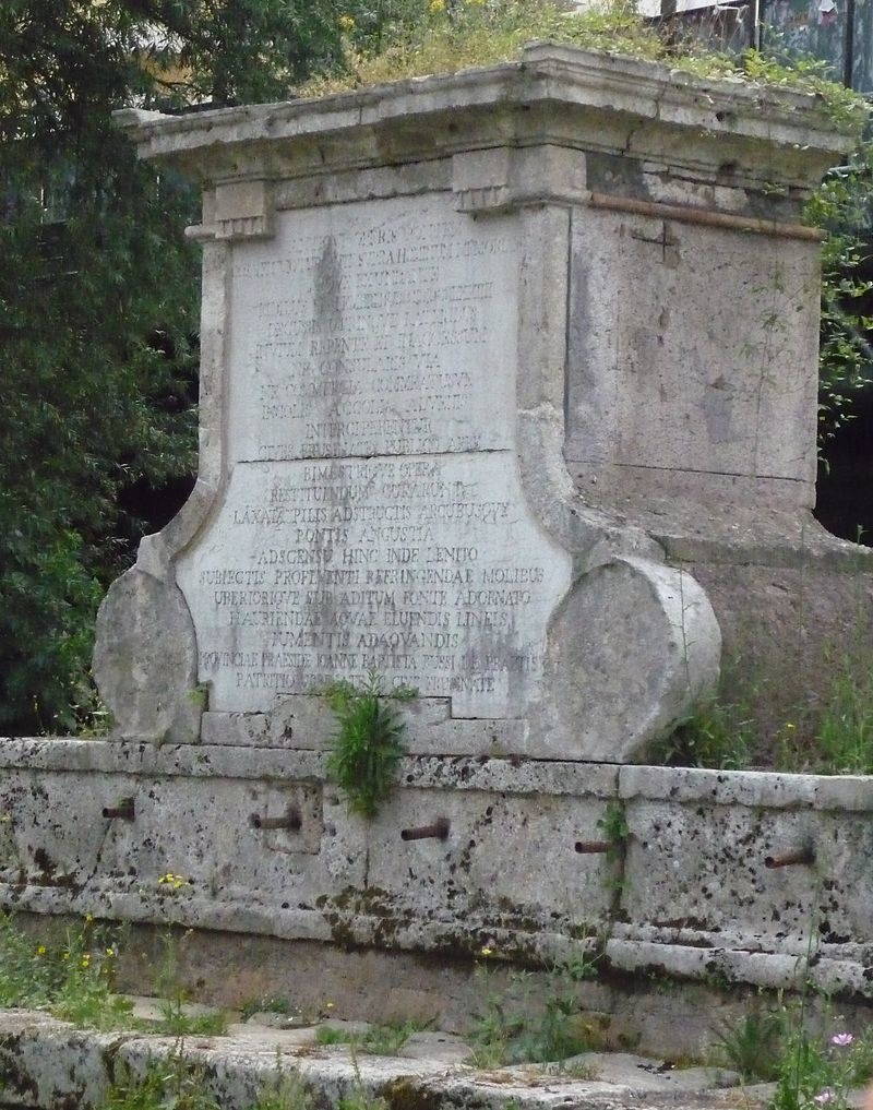 Restauro della Fontana Bussi - Bussi con le erbacce