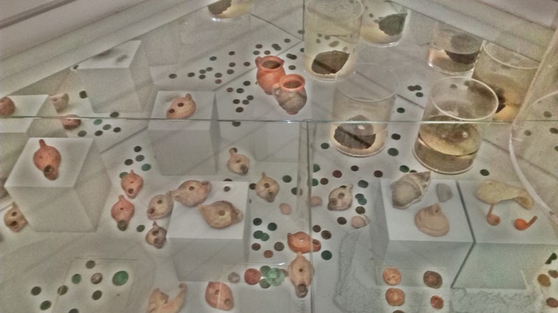 Magia e archeologia a Roma - monete e lucerne