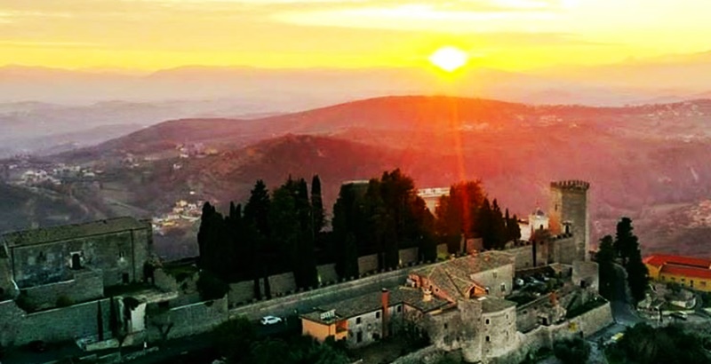 il castello di San tommaso -Monte San Giovanni in veduta panoramica