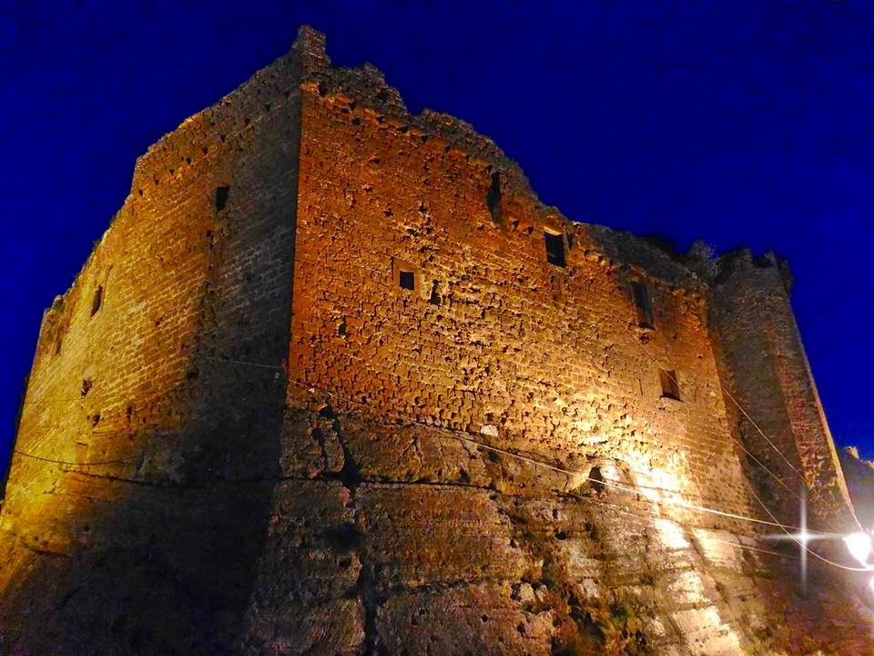 Arnara - le mura del castello
