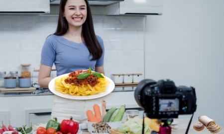 Social Eating - Cucinare A Casa davanti a una videocamera