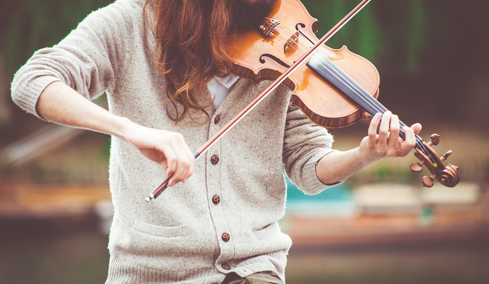 Conservatorio Refice - giovane ragazza che suona il Violino