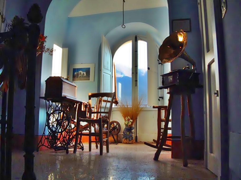 Casa Lawrence - soggiorno e Grammofono a casa Lawrence