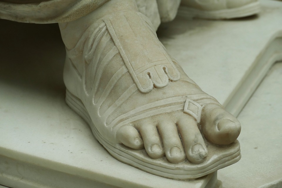 Galleria d’arte a Frosinone - Piede di statua romana