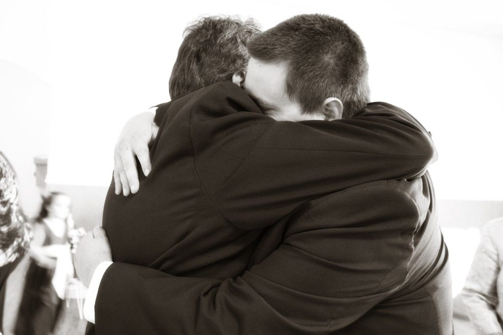 Il consolo - Abbracci e dimostrazioni di affetto