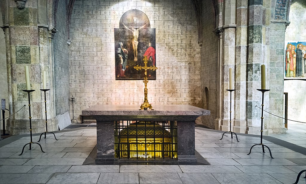 San Tommaso d'Aquino - tomba del santo 