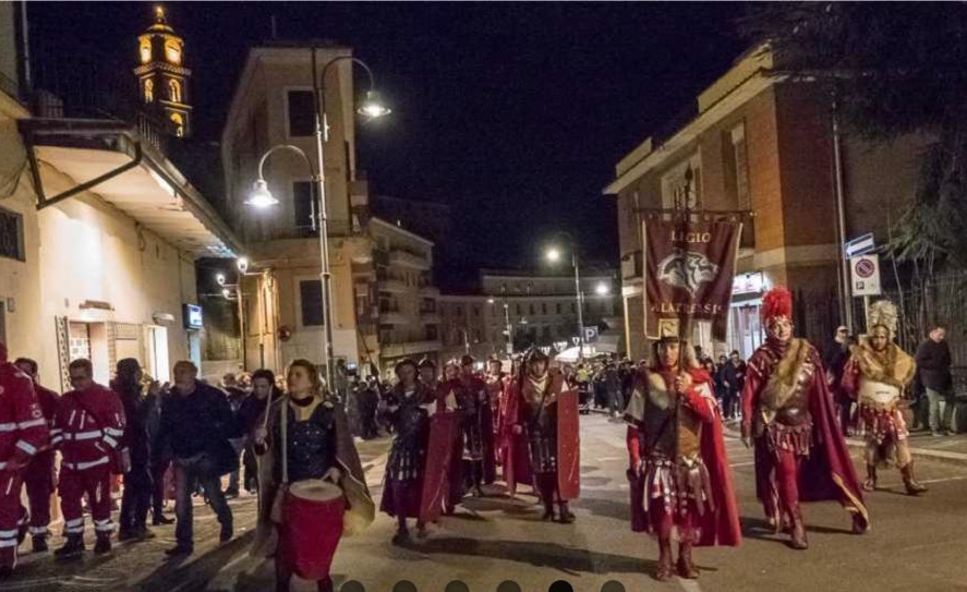 La Via Crucis di Frosinone -  il corteo in marcia