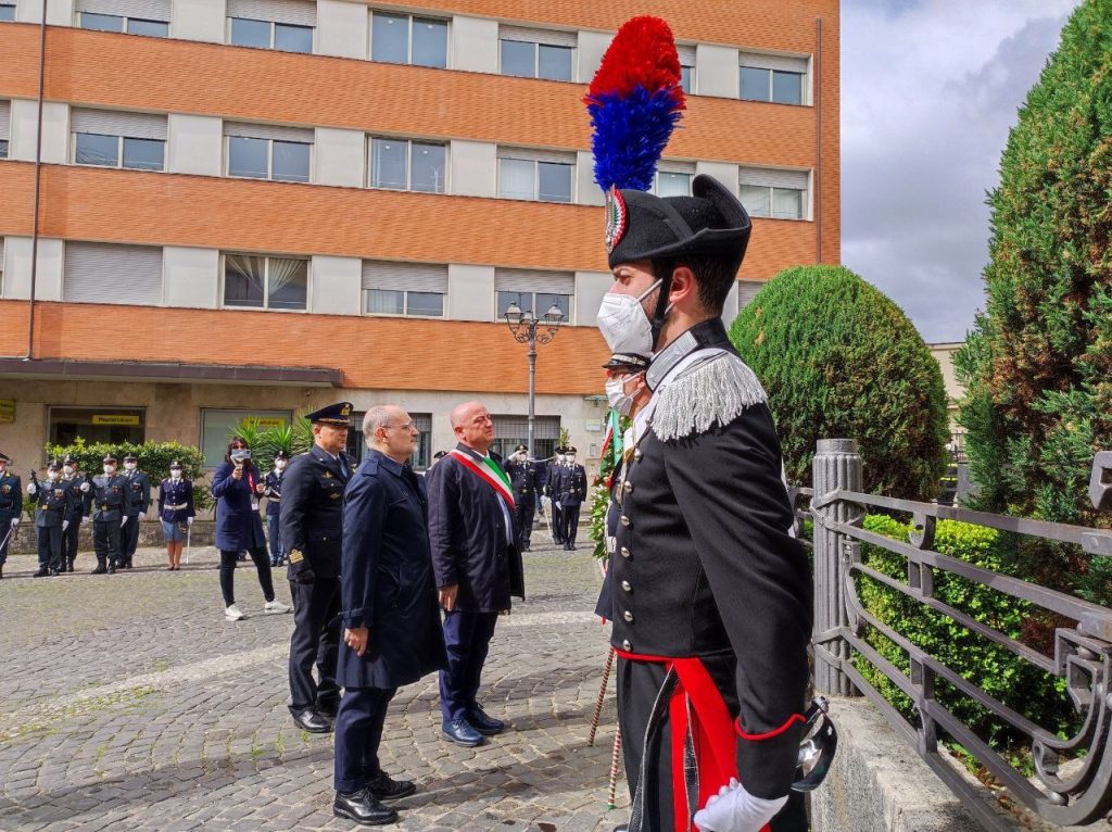 25aprile - carabiniere in grande uniforme