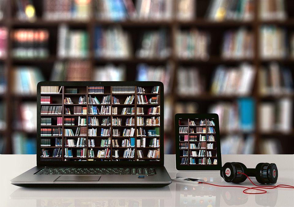 Polivalente nuova biblioteca - Laptop della biblioteca