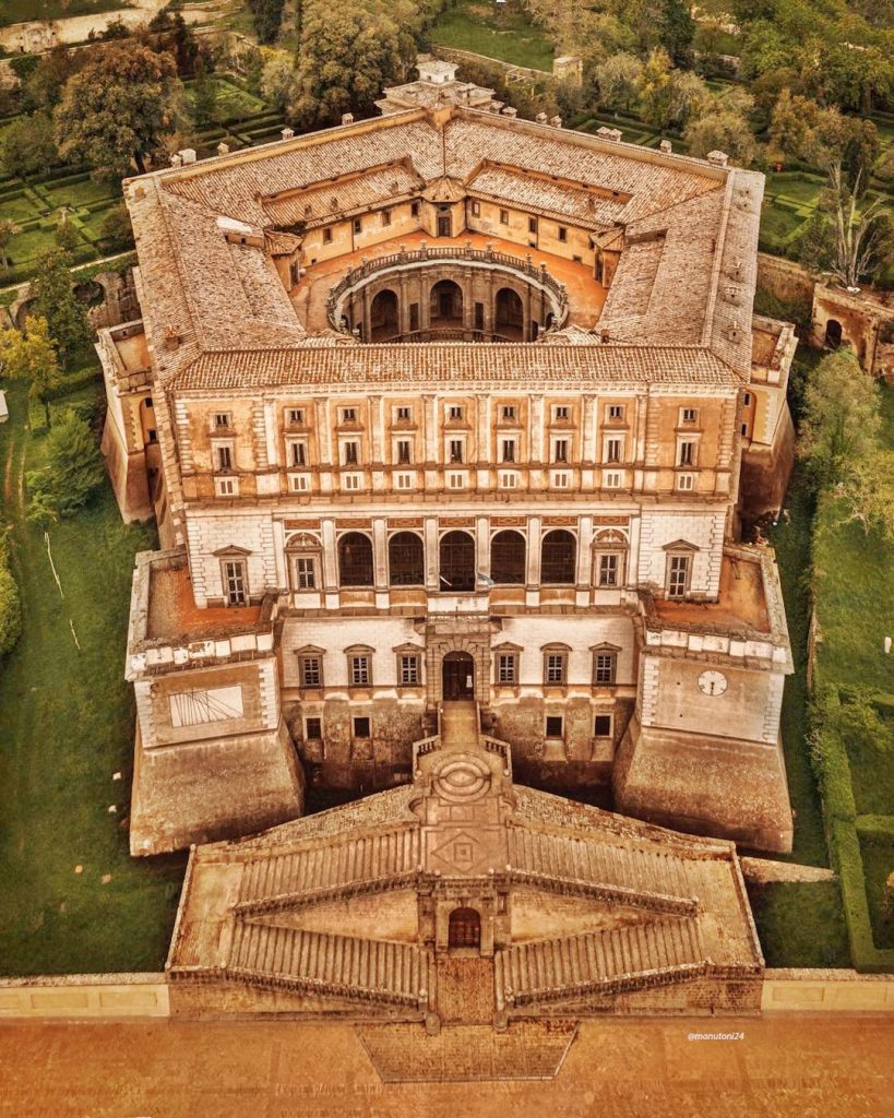 Palazzo Farnese a Caprarola - Palazzo Farnese visto dall'alto
