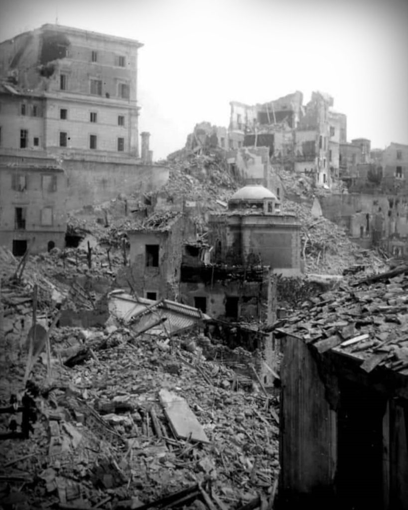 foto d'epoca - Chiesa Di Santa Lucia dopo il bombardamento