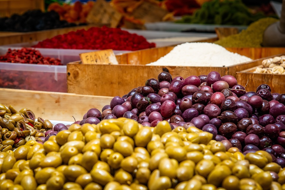 Gli uliveti ciociari- Olive al mercato