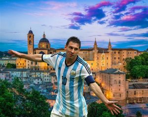 L’Italia ai Mondiali c’è - Porto Recanati sullo sfondo E Lio Messi