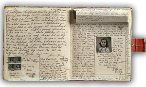 Frosinone “la memoria rende liberi” - Diario Di Anna Frank in una foto