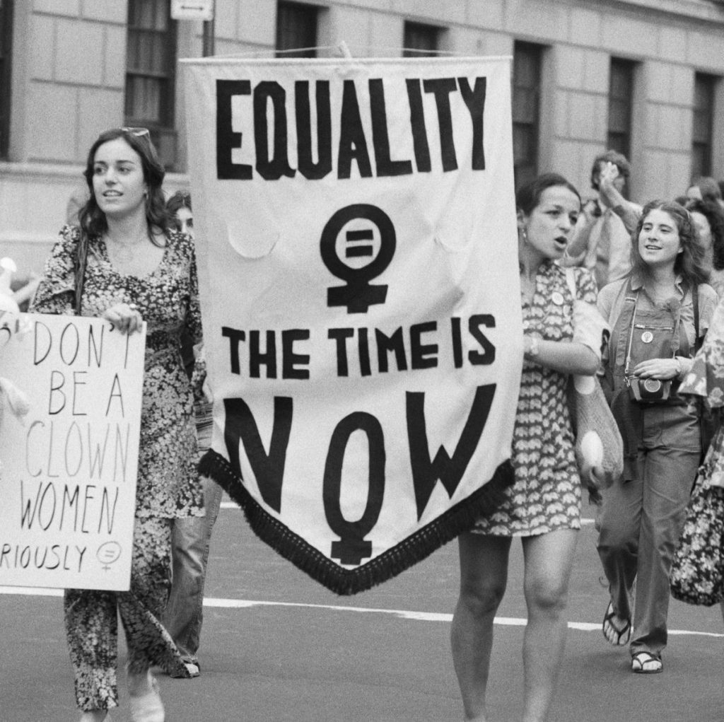 Giornata della donna alla Villa Comunale - Manifestazione degli anni 70