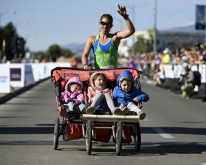 Marcia a Frosinone - mamma con tre bambini
