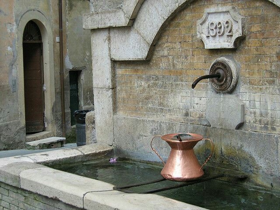fontanone - Concone nella fontana