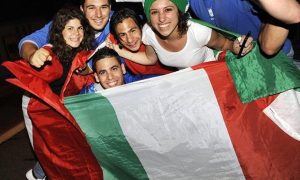 Calo demografico - Italiani In Argentina con tricolore
