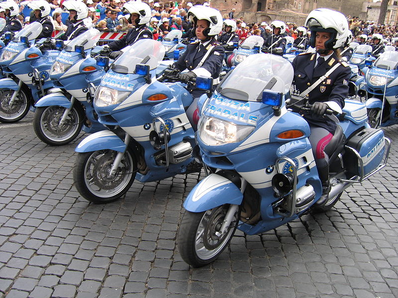 Festa della Polizia di Stato- Moto di pattuglia Della Polizia
