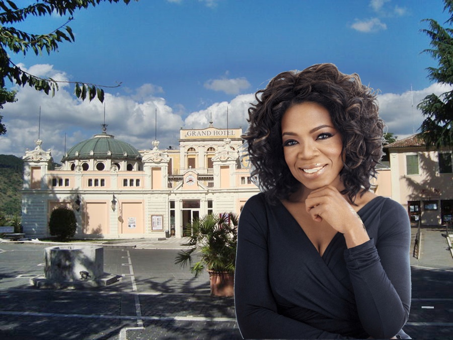 Oprah Winfrey a Fiuggi- Palazzo Di Fiuggi sullo sfondo