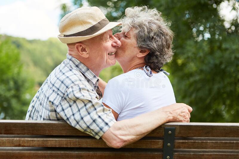 Gli anziani di Frosinone si tolgono qualche sassolino - Anziani Innamorati