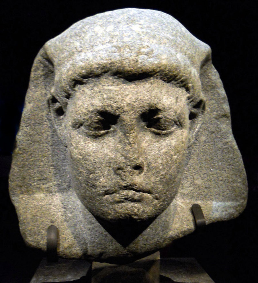 Ricostruzione facciale di Cleopatra -  Caesarione scolpito