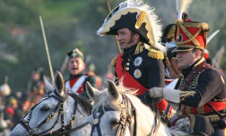 Ruberie dei soldati di Napoleone - Generale Francese a cavallo