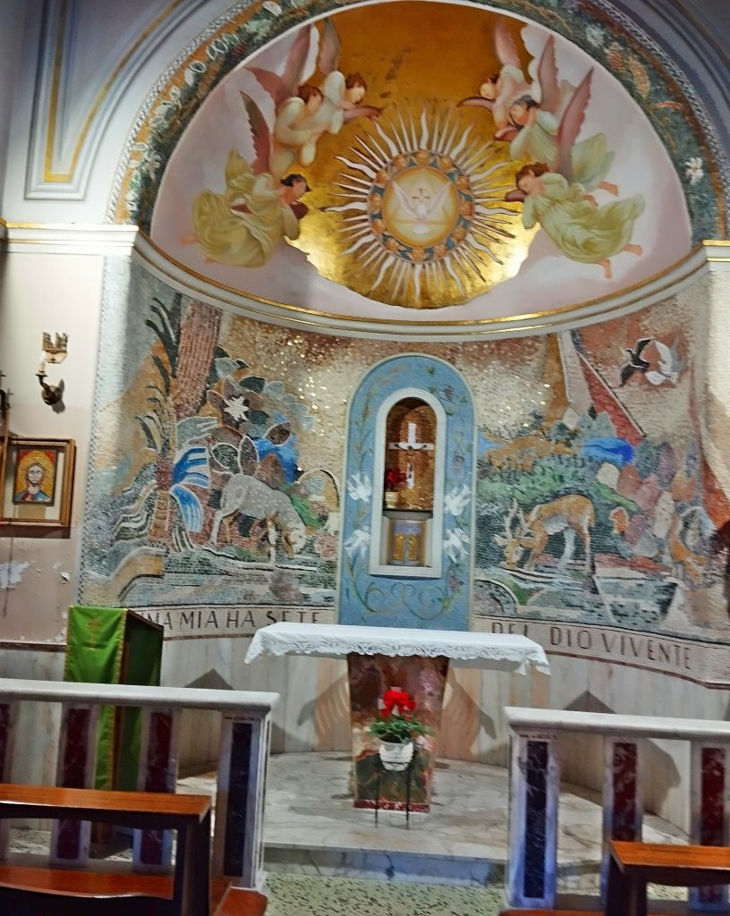 Santa Elisabetta nel Rione Giardino - Interni della chiesa