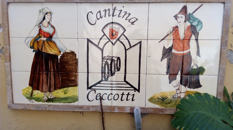 Le cantine del Rione Giardino - maioliche decorative