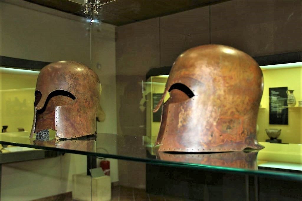 Elmi E Oricalchi in esposizione al Museo Archeologico Di Gela