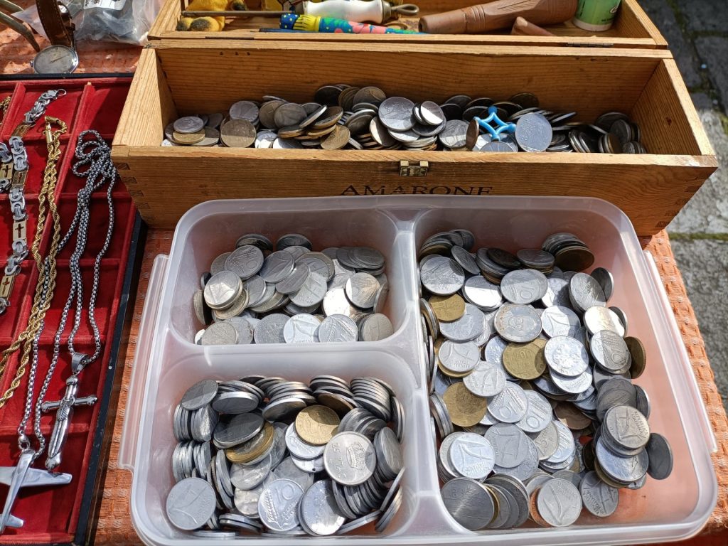 Monete mercatino delle pulci