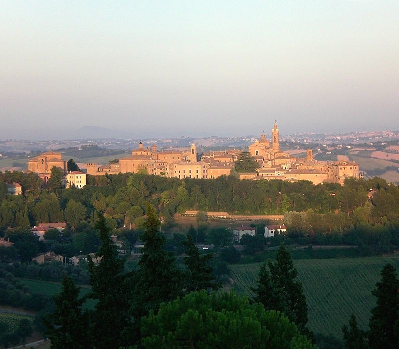 Veduta di Corinaldo, paese natale della santa patrona di Latina