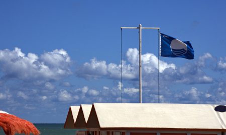 Latina bandiera blu - Bandiera Blu sulla spiaggia