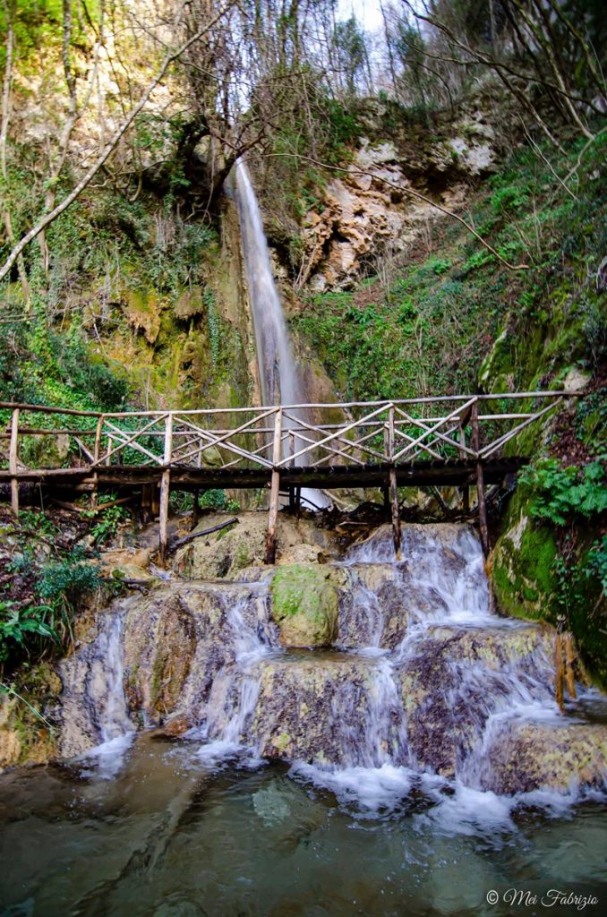 Cascata delle Vallocchie - Getto Principale con il ponte di legno