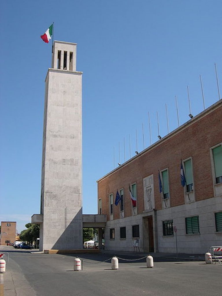 vi portiamo il vaccino - Torre civica di Sabaudia