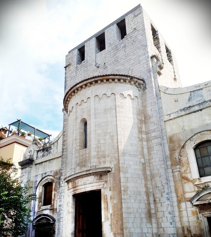 La cattedrale di Sezze - La facciata esterna della chiesa