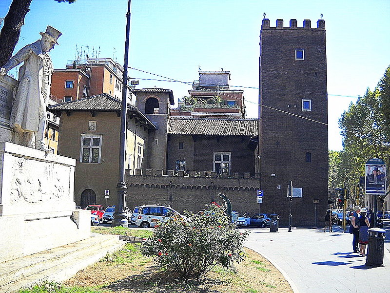 Gioacchino Belli - statua di Giocchino Belli davanti al complesso monumentale