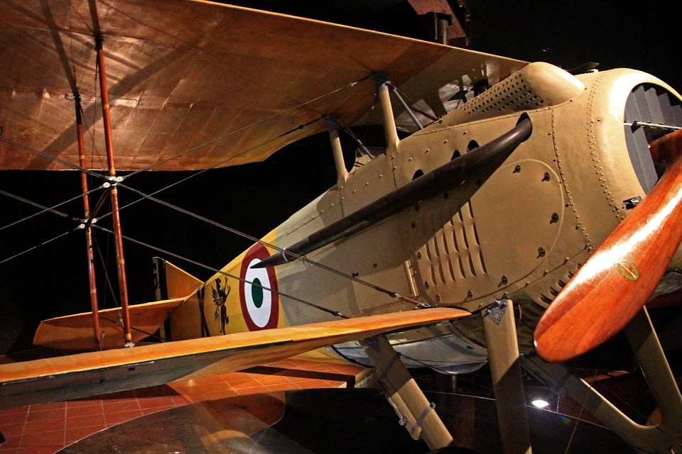 Casa del Combattente - Un aereo italiano
