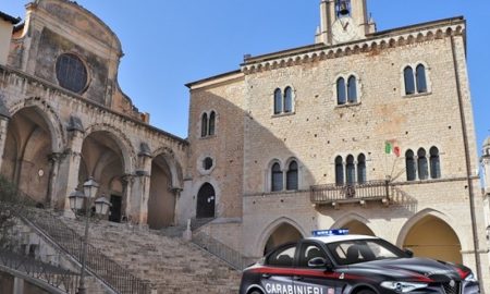 Carabiniere trova e restituisce - Priverno Piazza Giovanni Xxiii e auto