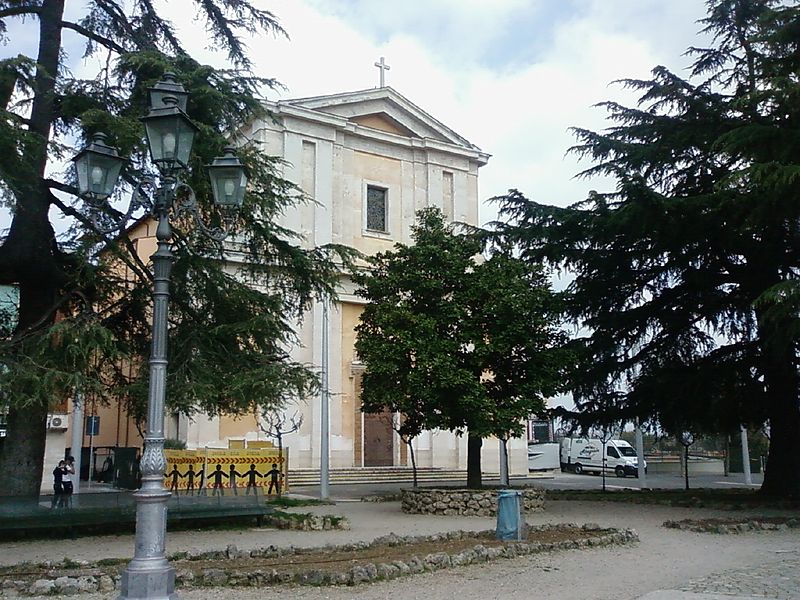 Chiesa di Santa Maria Assunta - tempio cattolico a cisterna Di Latina