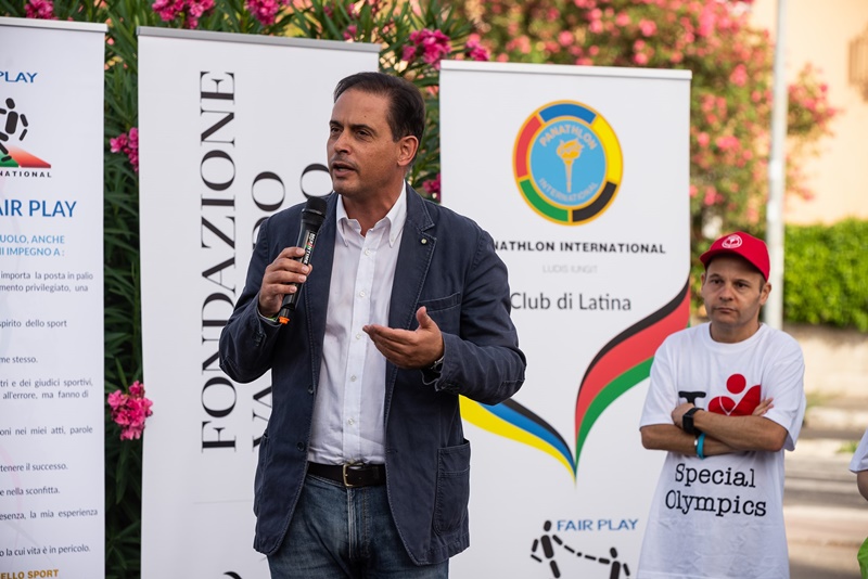 Panathlon International Club di Latina - dirigente al Microfono