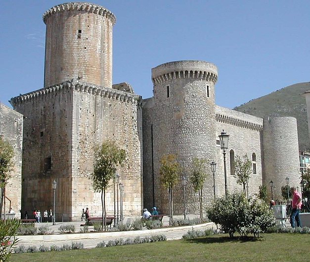 Fondi per dimore storiche - Castello Di Fondi in panramica