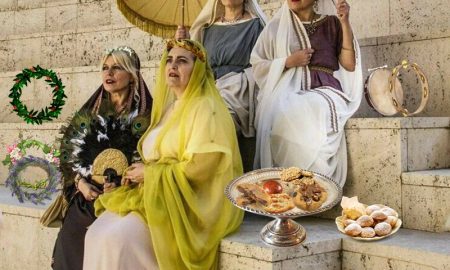 Carnevale dagli antichi romani - Gradinate con donne festanti