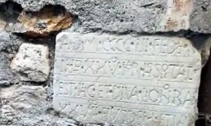 Clamoroso ritrovamento archeologico - Epigrafe di Sermoneta