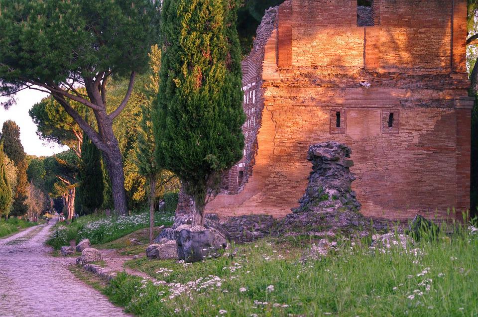 Appia Antica - via con le rovine