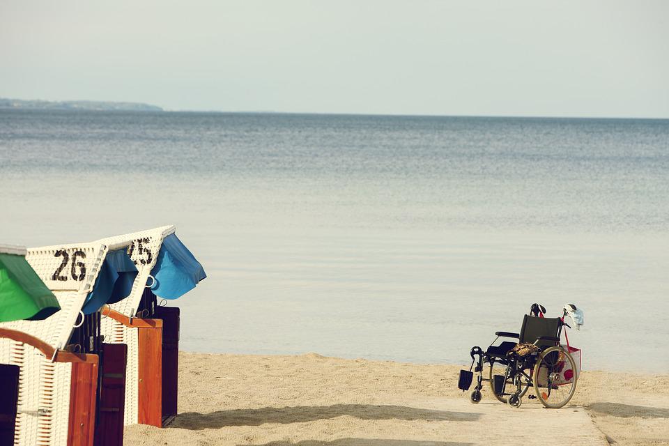 Spiaggia inclusiva- Carrozzina Al Mare con le cabine